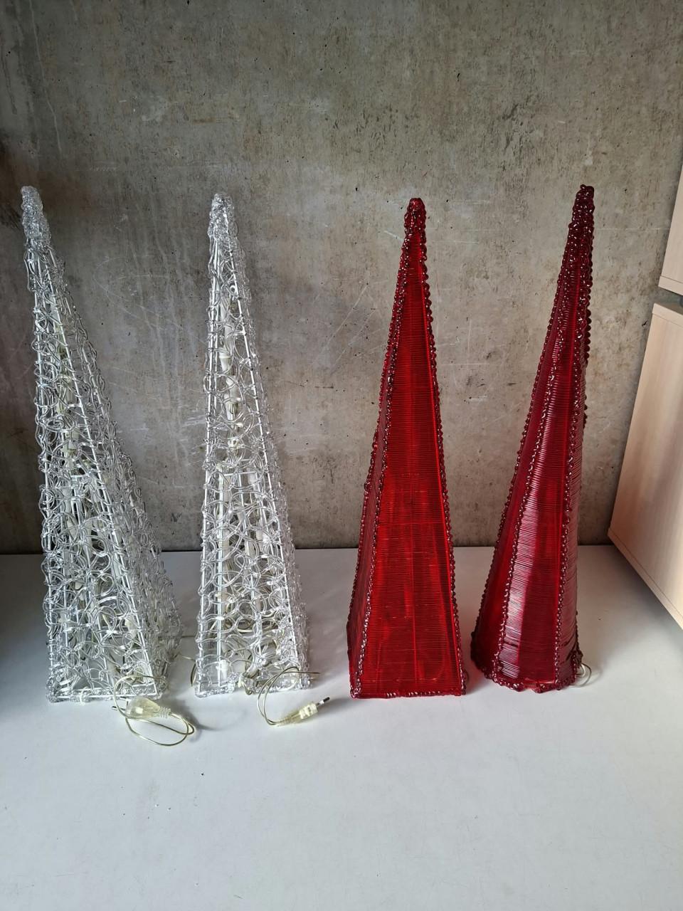 Te koop kunstkerstboom en diverse spullen.