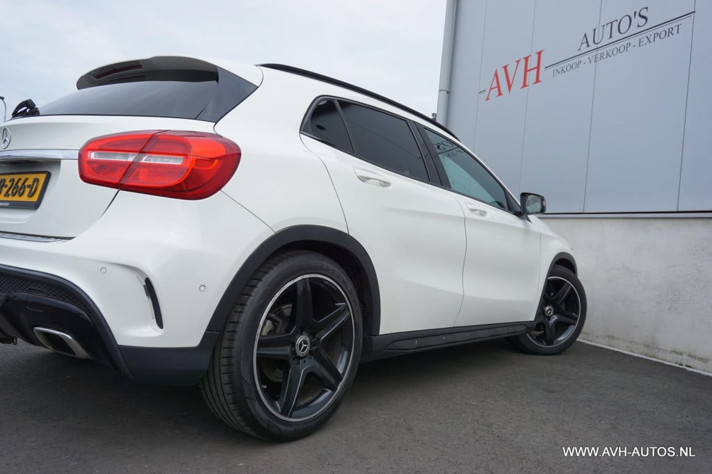Mercedes-Benz Gla-klasse 180 business solution amg