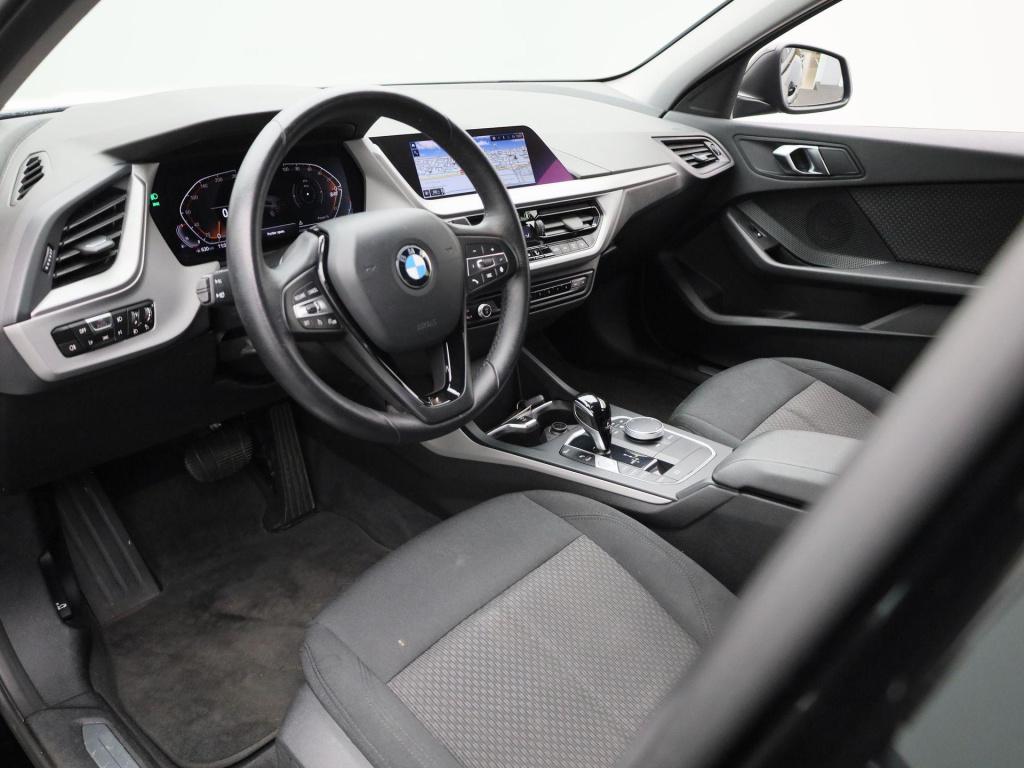 BMW 1 Serie 116i executive | automaat | parkeer sensoren | navigatie | virt