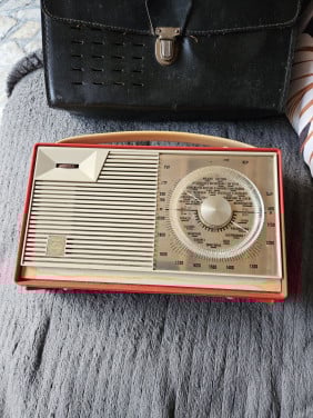 Jaren 60 L3X23T /00L Philips Eindhoven transistor radio oranje