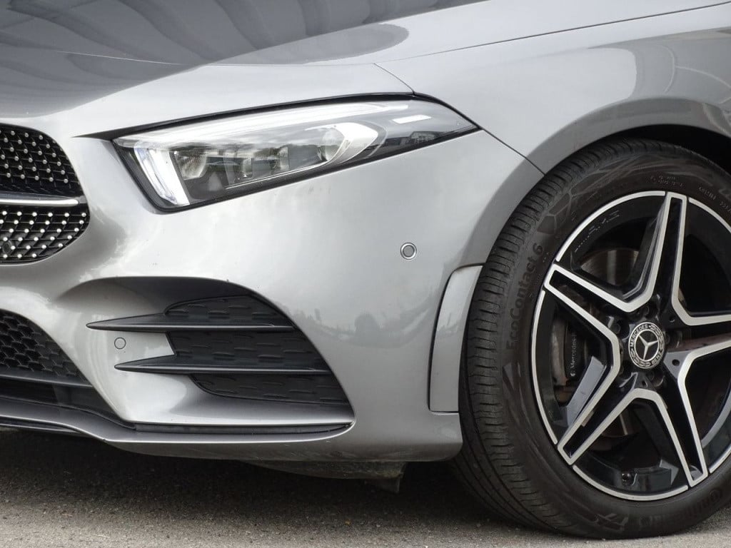 Mercedes-Benz A-Klasse 180 business solution amg | pano | led | el trekhaak