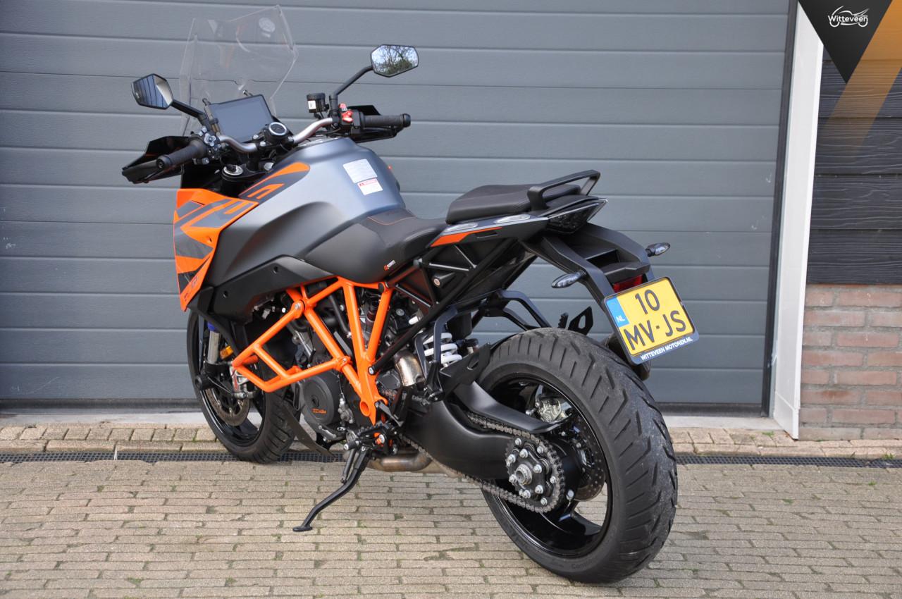 KTM 1290 SuperDuke GT 9000 km en Akrapovic! BTW motor