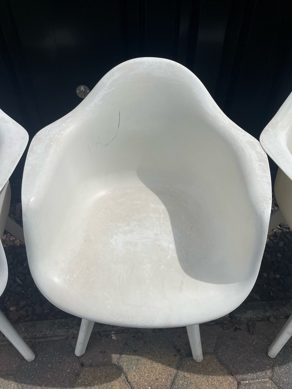 4 witte kuipstoelen voor buiten