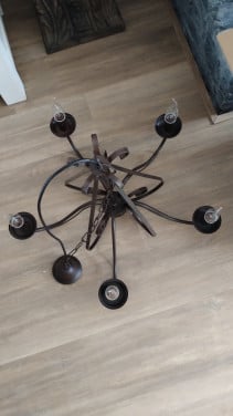 2 bruine kroonluchters