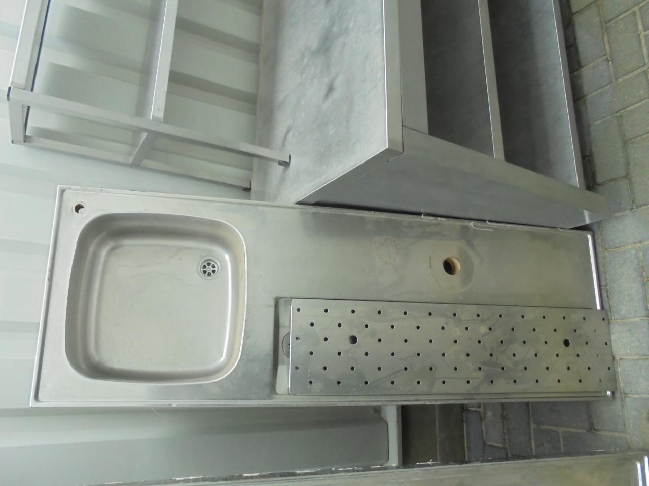 Divers horeca keuken werktafels ,en spoel bladen