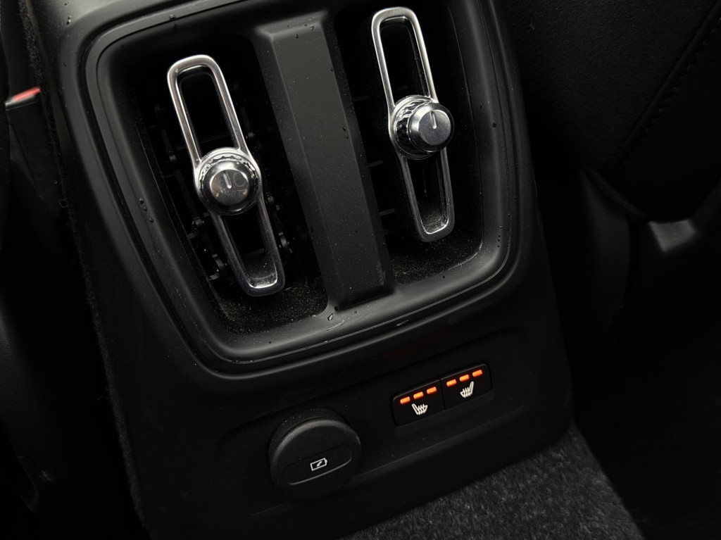 Volvo XC40 t5 262pk recharge r-design | full options !