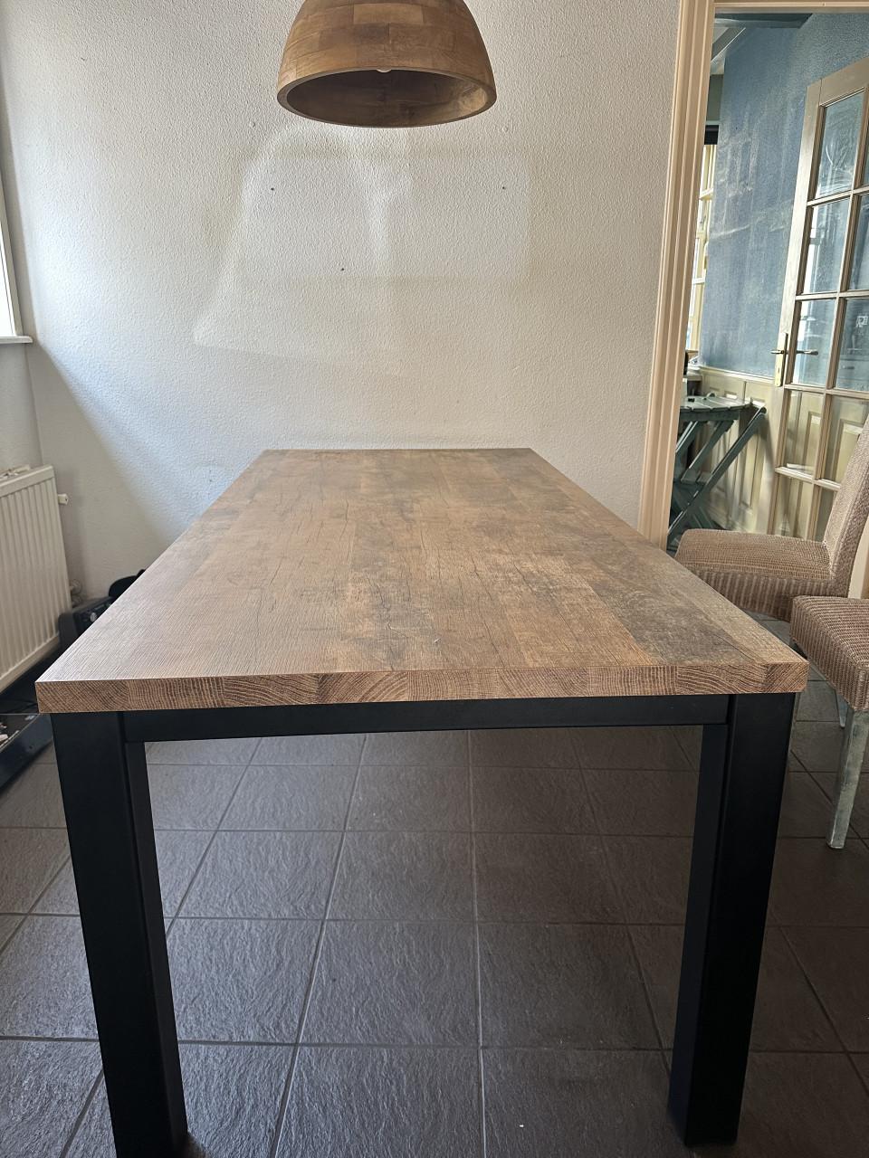 Industriële eettafel