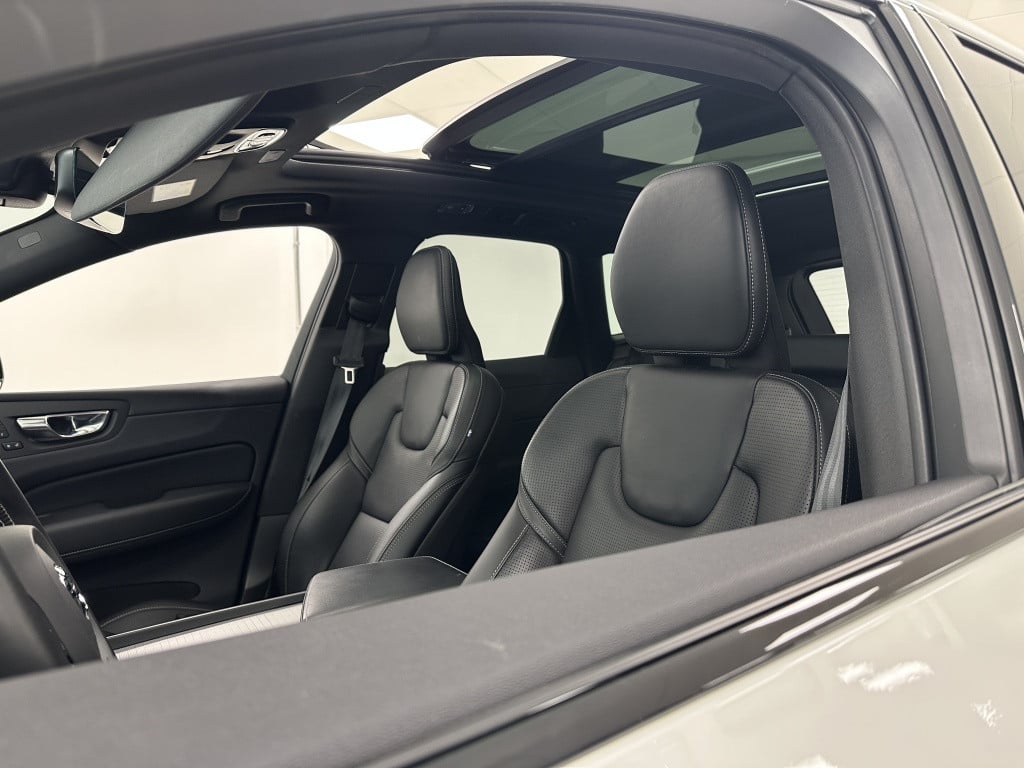 Volvo XC60 2.0 t8 awd recharge r-design | luchtvering | b&w | nappaleder |