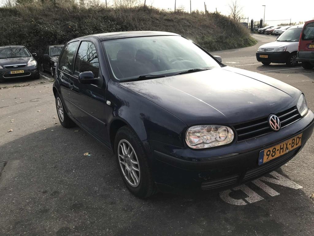 Volkswagen Golf 1.6-16v trendline