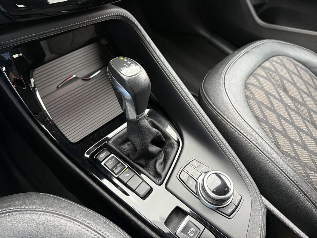 BMW X1 sdrive18i 136pk high executive automaat
