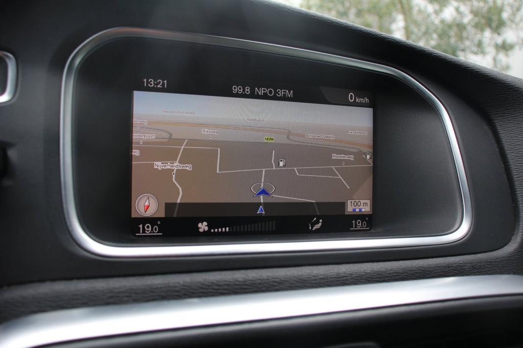 Volvo V40 1.5 t2 r-design automaat - leder/alcantara - led - navi - pdc + c