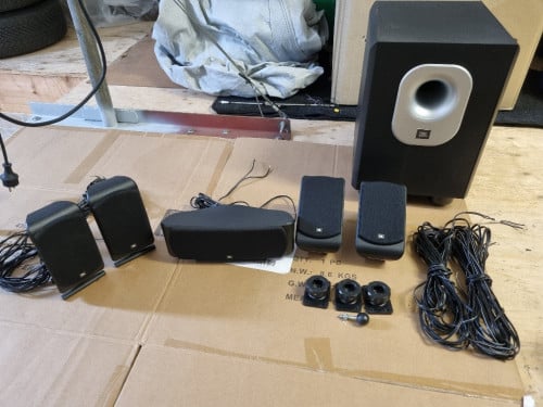 JBL surround speaker set. Inclusief Subwoofer.