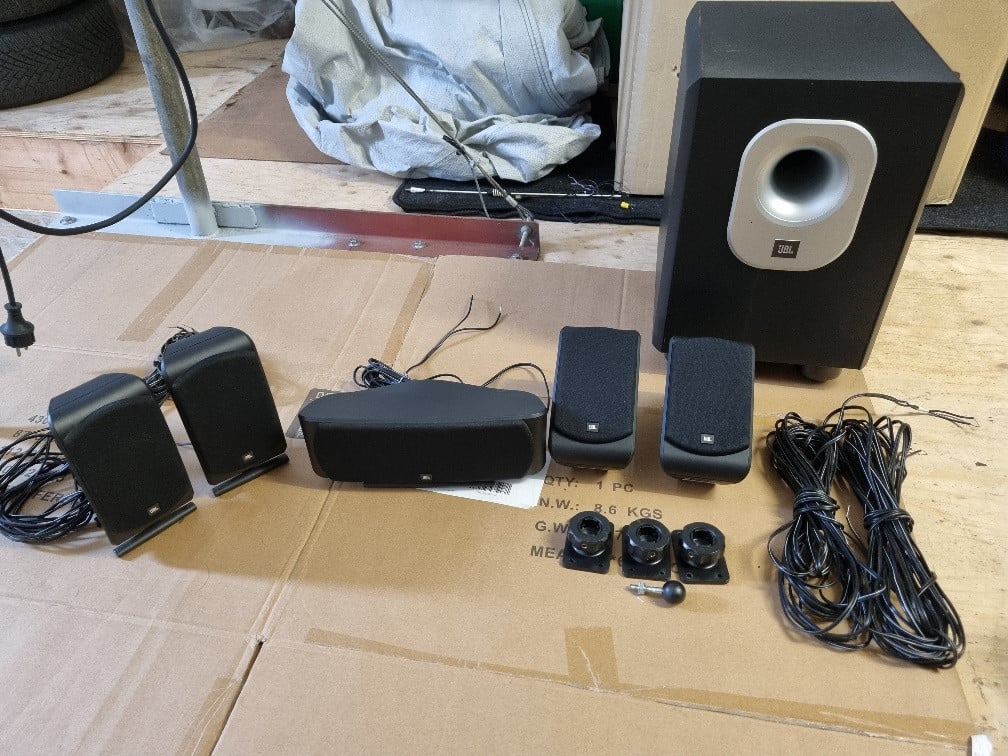 JBL surround speaker set. Inclusief Subwoofer.