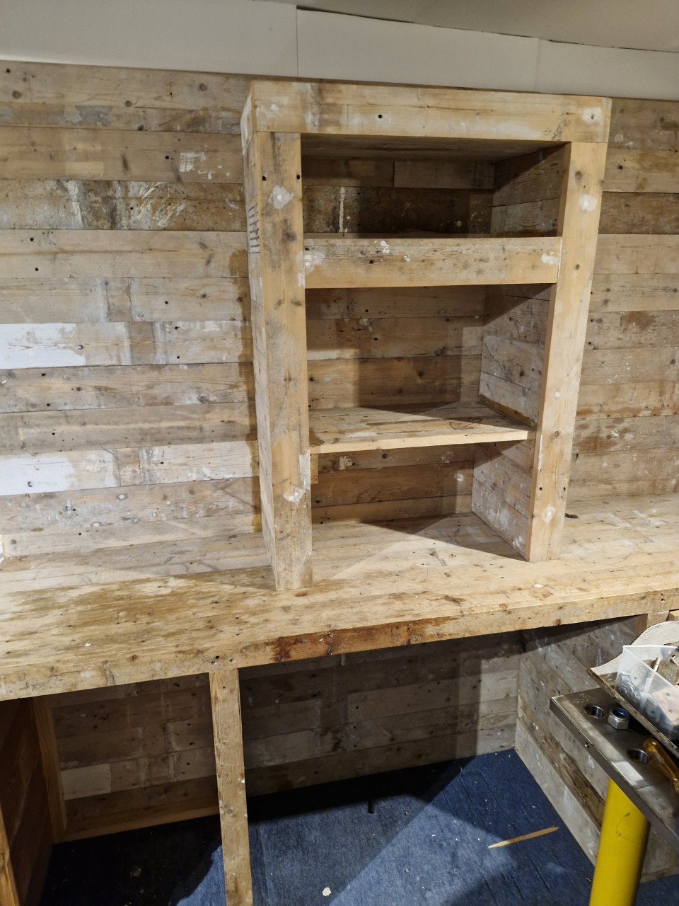 Te koop kast voor bijkeuken of schuur.