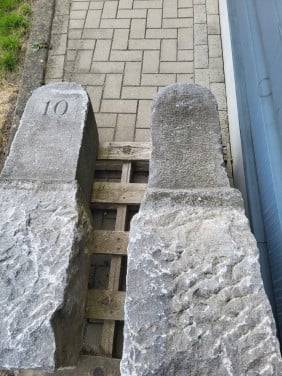 Hardstenen palen(belgisch)