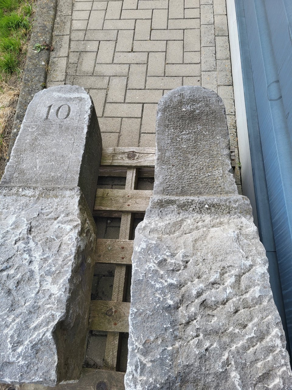 Hardstenen palen(belgisch)