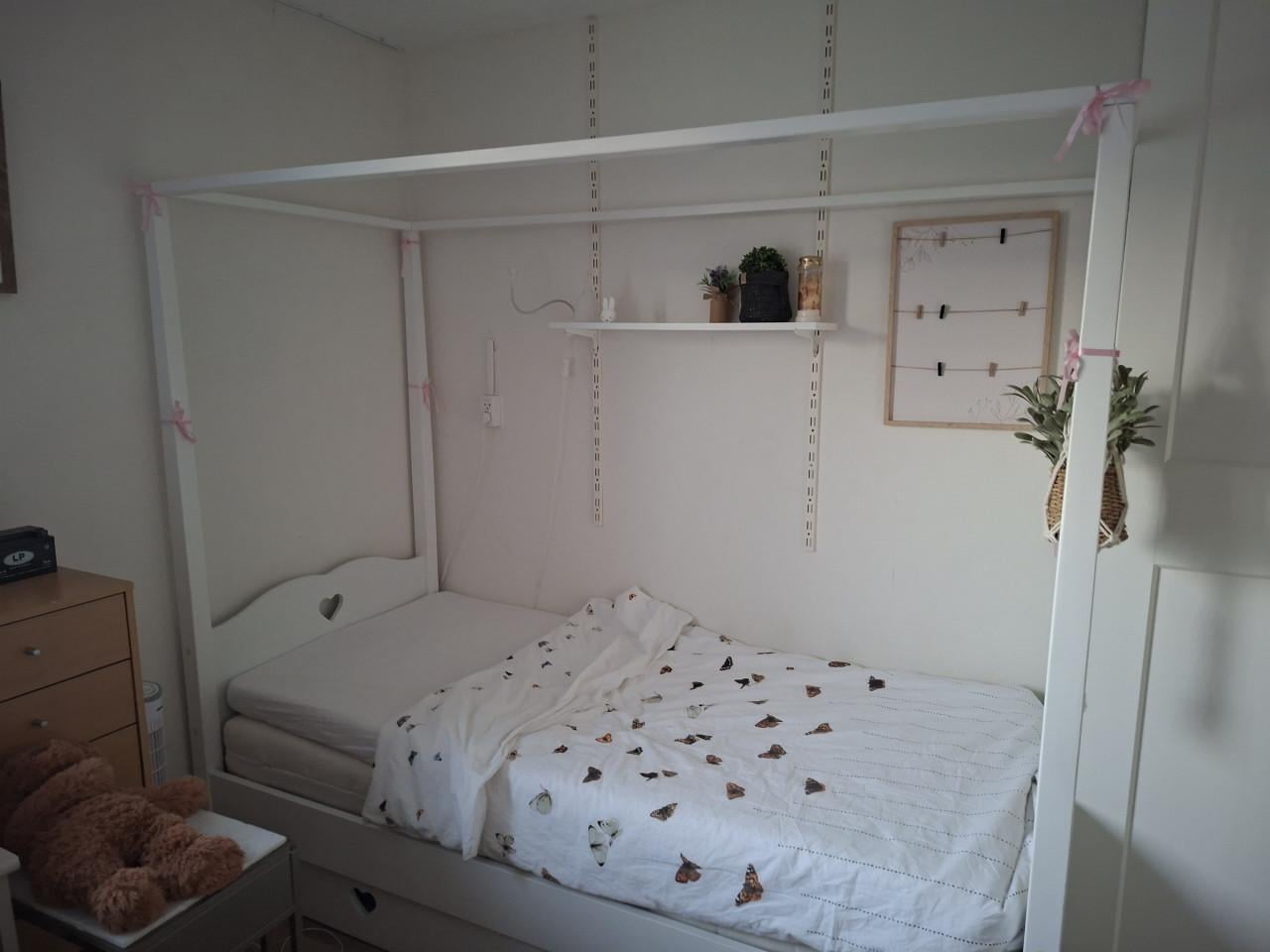 Stevig houten hemelbed 90x200 met lade voor extra matras