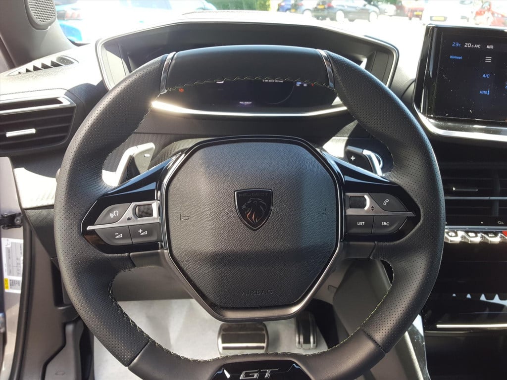 Peugeot 2008 1.2 pt-130pk gt (vol) automaat/eat8 navigatie | cruise & clima