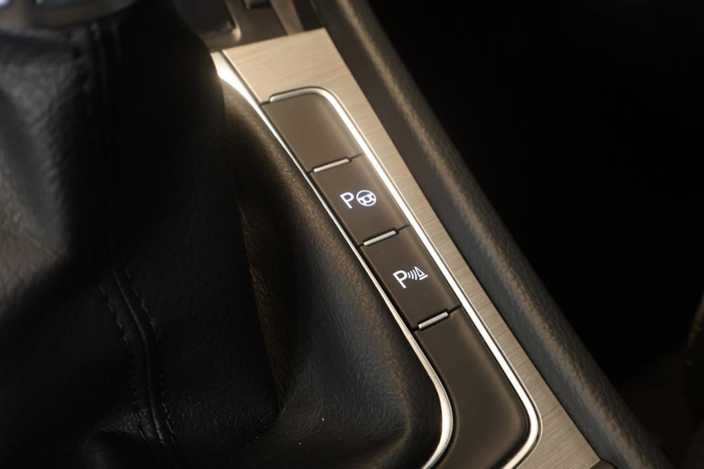 Volkswagen Golf 1.0 tsi connected series nl auto, carplay, all season bande
