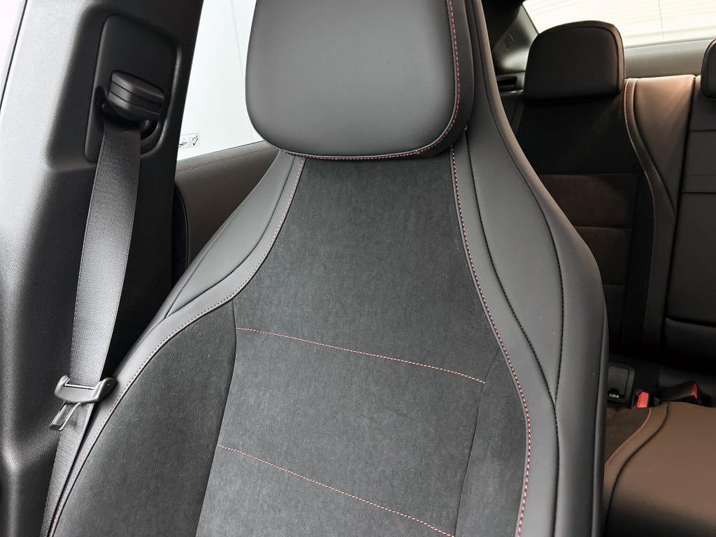 Mercedes-Benz Cla 250+ launch edition 85 kwh | multibeam led | panoramadak 