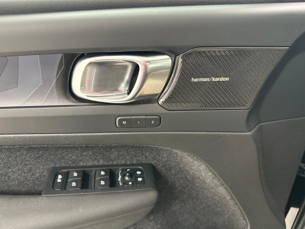 Volvo XC40 1.5 t4 plug-in hybrid ultimate dark | trekhaak | panoramadak | h