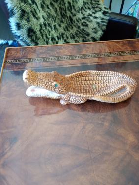 Beeldje oude krokodil