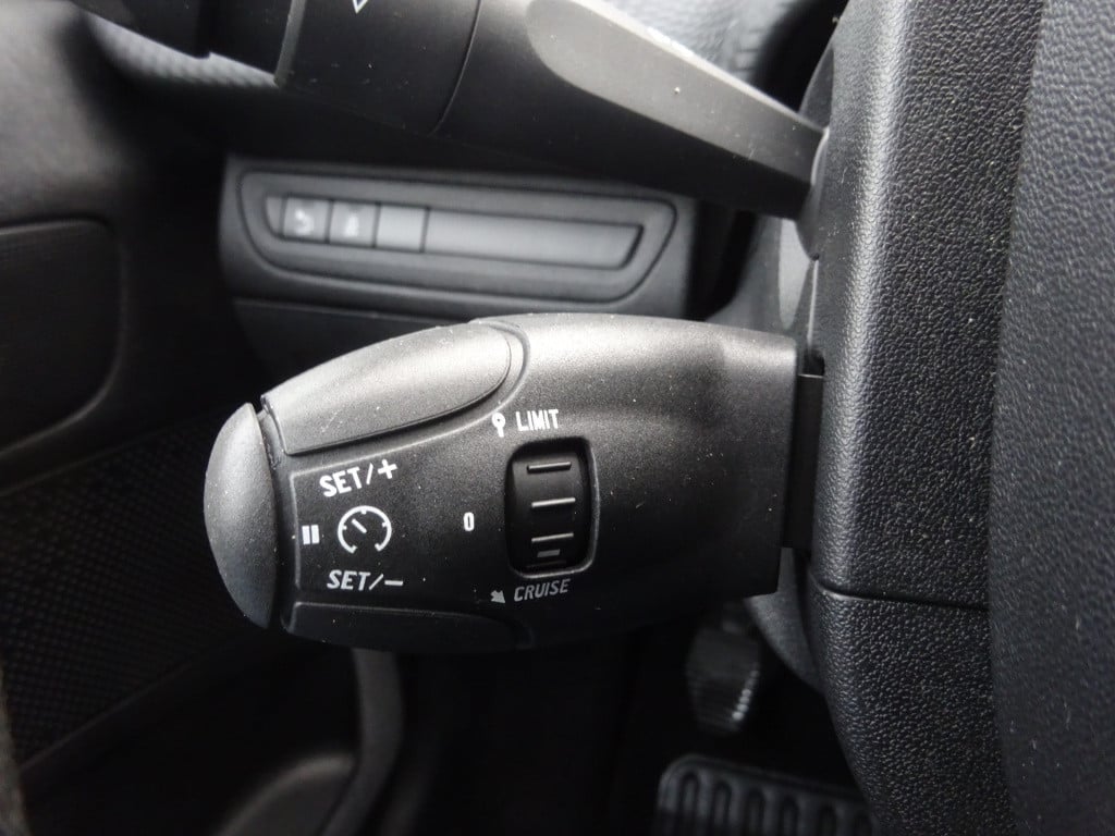 Peugeot 2008 1.2 puretech urban cross airco / navi / cruise / parkeers. / n