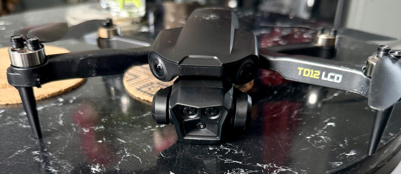 Drone met camera en scherm. Extra onderdelen