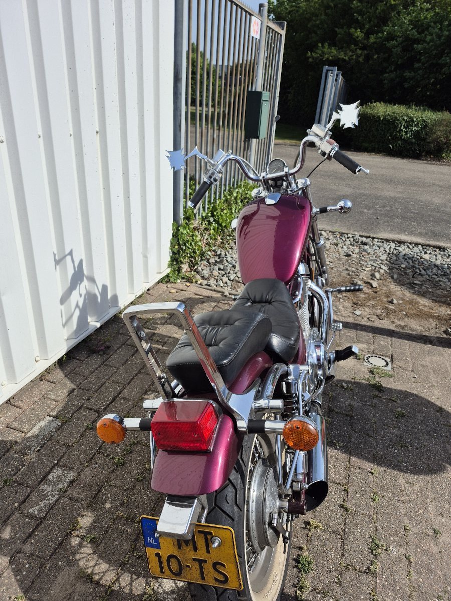 Suzuki Intruder VS750