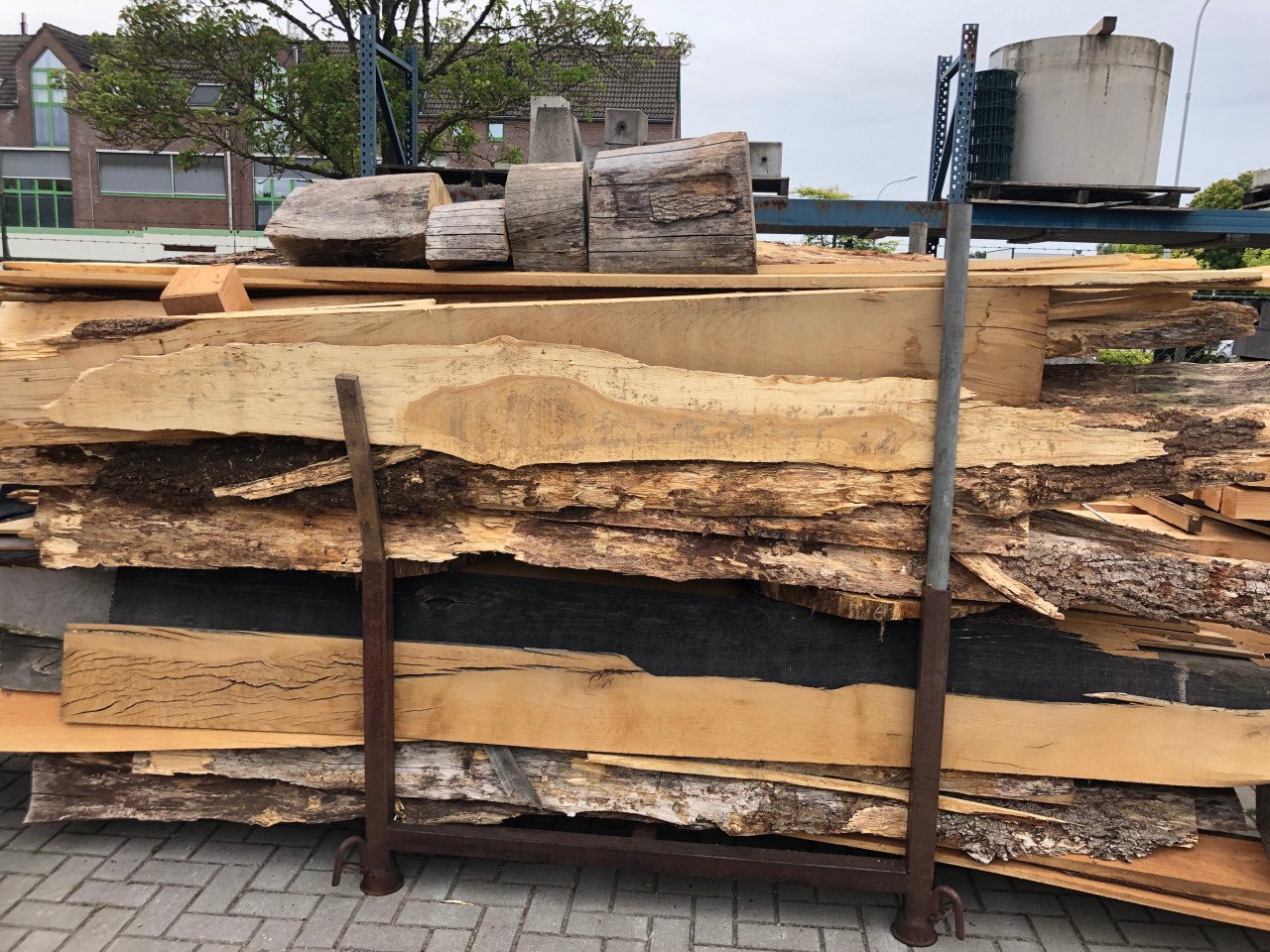 Groot bok kachelhout ong 2 m3 v 25 euro