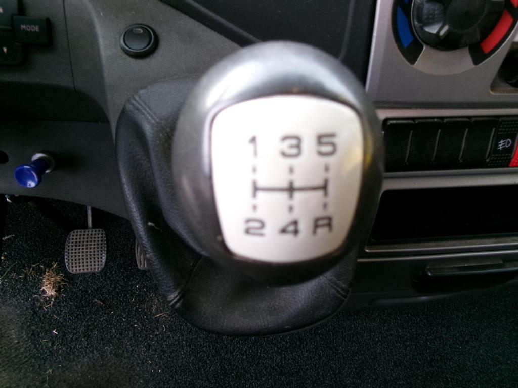 Iveco Daily 35c13 3-zits bakwagen + laadklep euro-5