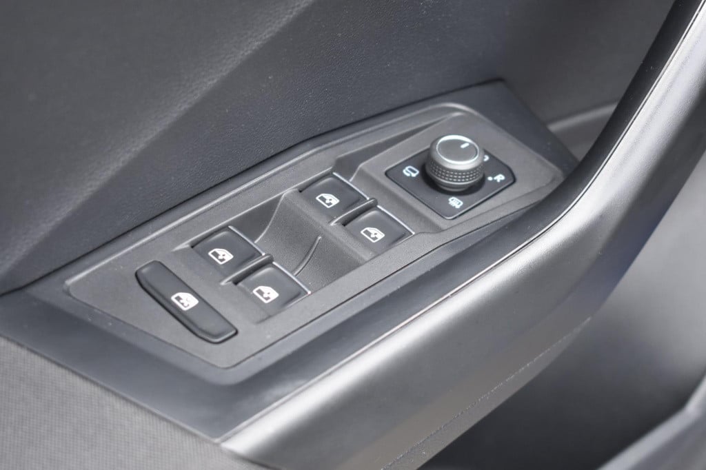 Volkswagen T-roc 1.0 tsi | virtual cockpit | trekhaak | apple carplay | and