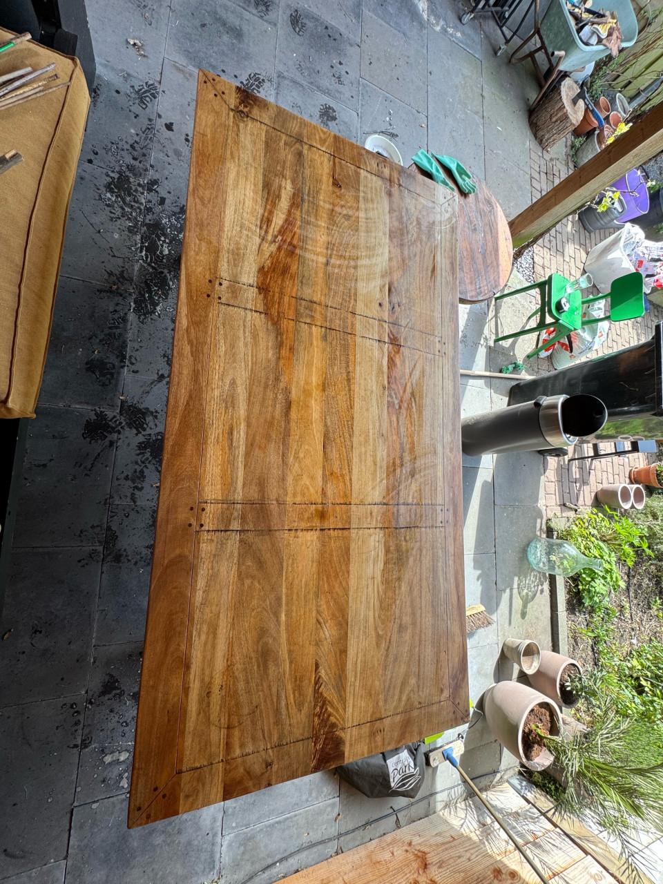 Tafel van teak