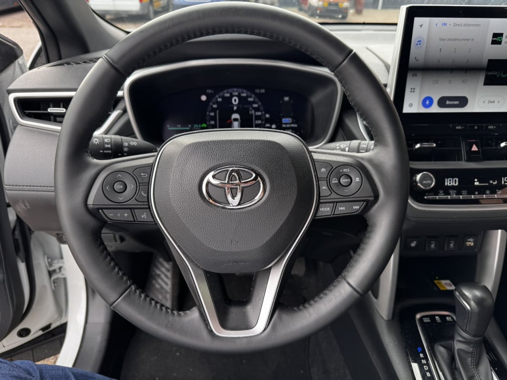 Toyota Corolla Cross 2.0 high power hybrid first edition | apple carplay |