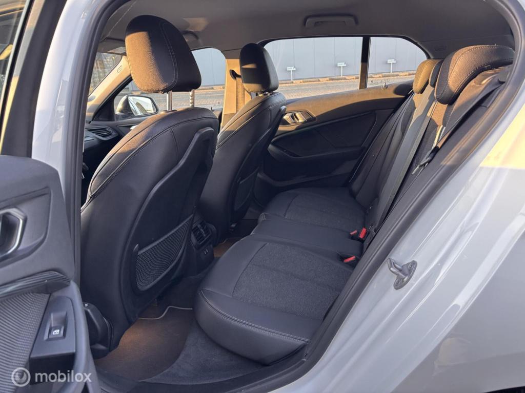 BMW 1 Serie 118i corporate lease sport navi camera