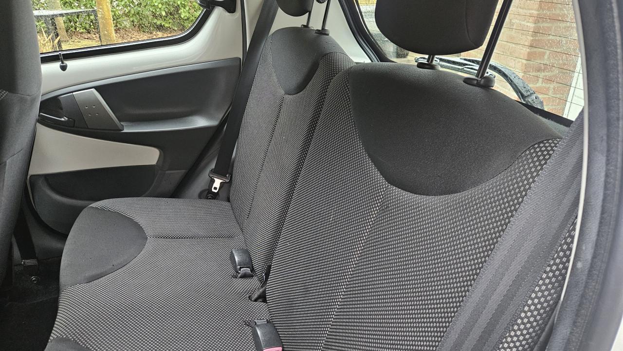 Zuinige 5drs TOYOTA AYGO 1.0 vvti Comfort Navigator 2011 / NL AUTO / NAP