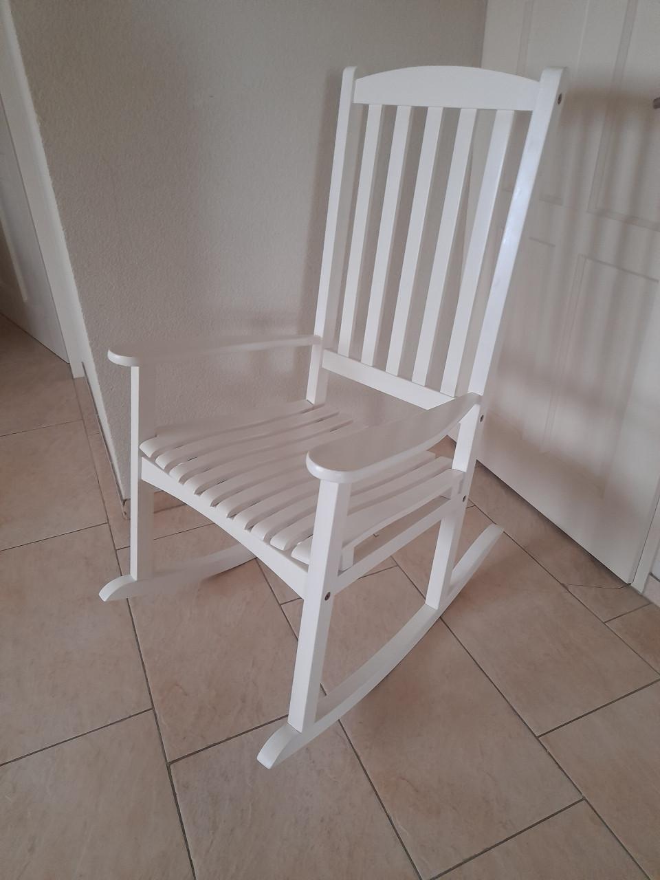 Leuke houten schommelstoel (in goede nette staat)