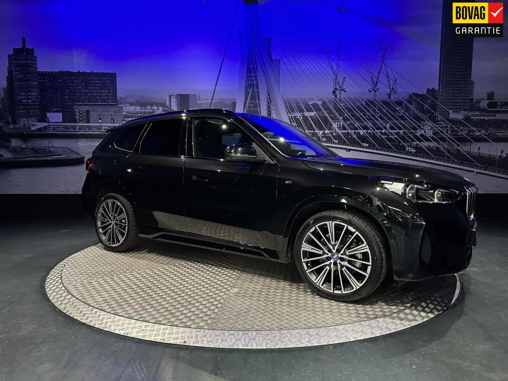 BMW X1 xdrive25e m-pakket *pano*hud*360camera*driveass*20 inch*