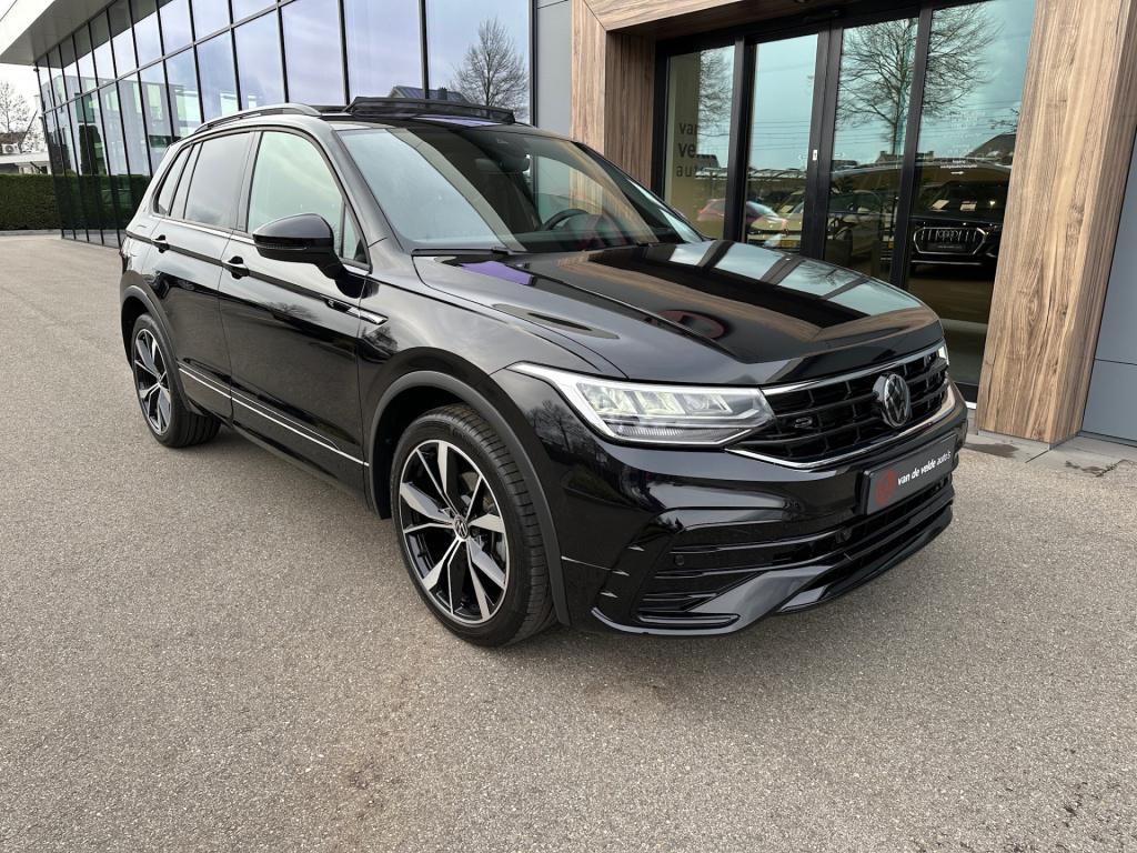 Volkswagen Tiguan 1.5 tsi 150pk dsg r-line | panoramadak | 20 inch | black 
