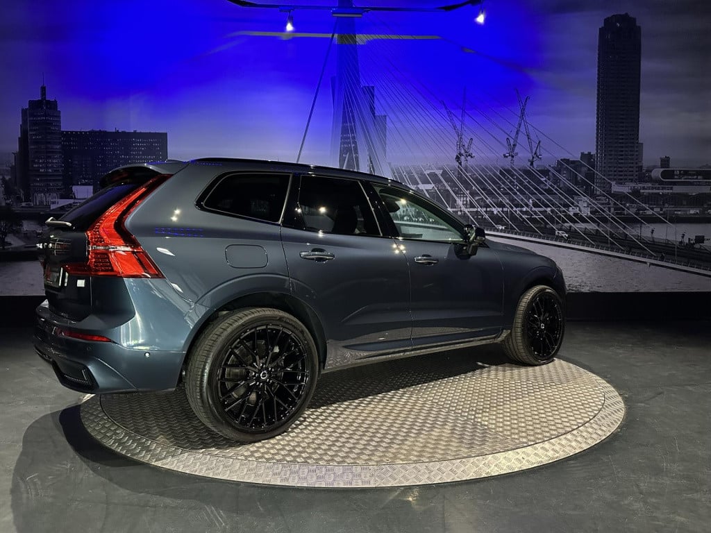 Volvo XC60 2.0 t6 plug-in hybrid awd plus dark *pano*hksound*leder*memory*