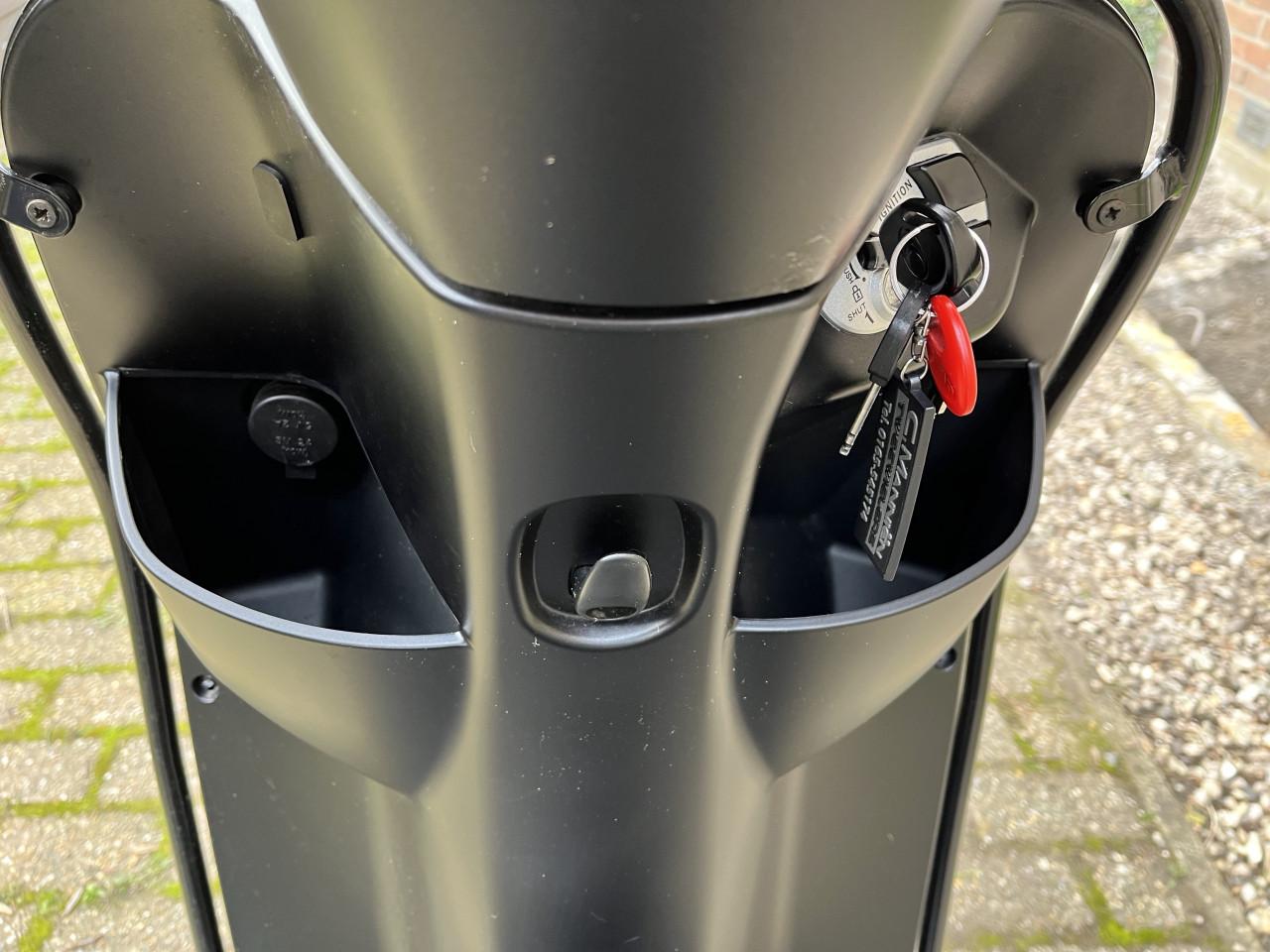 Scooter Kymco 4 takt (geel kenteken) Bijna nieuw. Veel opties.