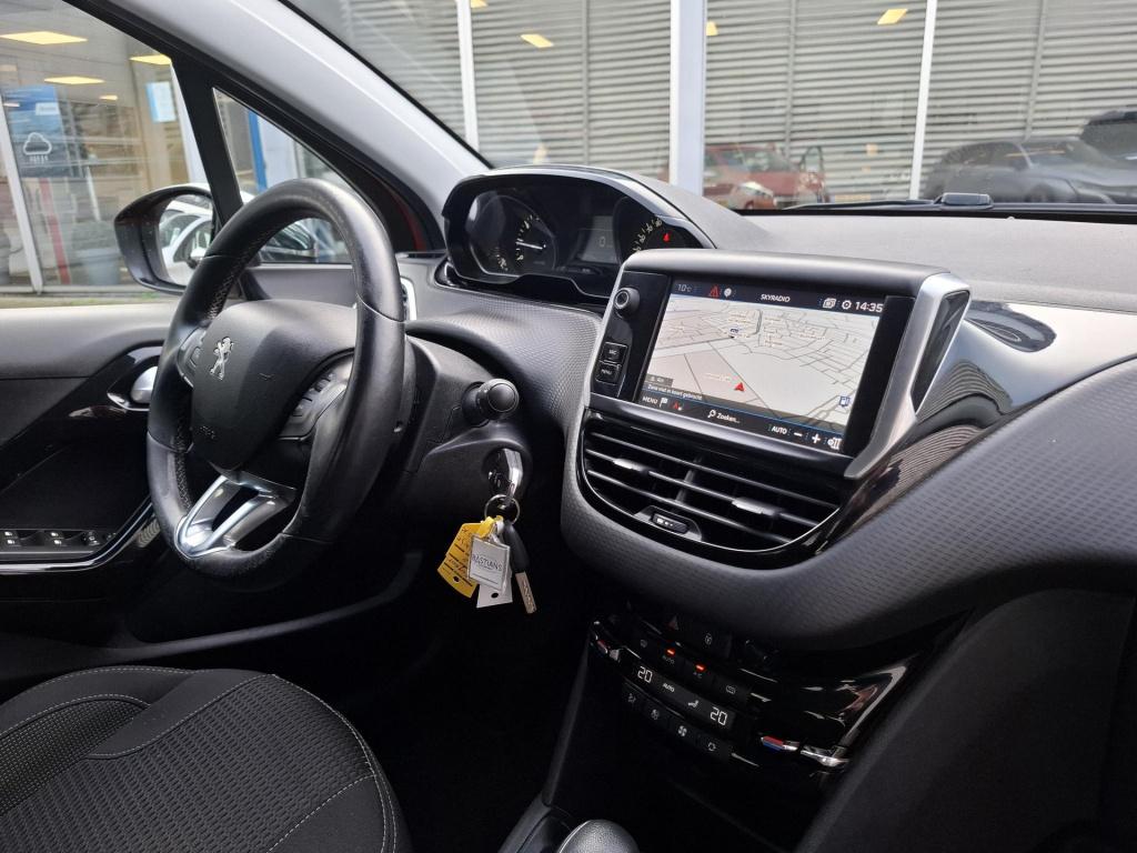Peugeot 208 110 allure automaat eat6 nav/clima/lmv