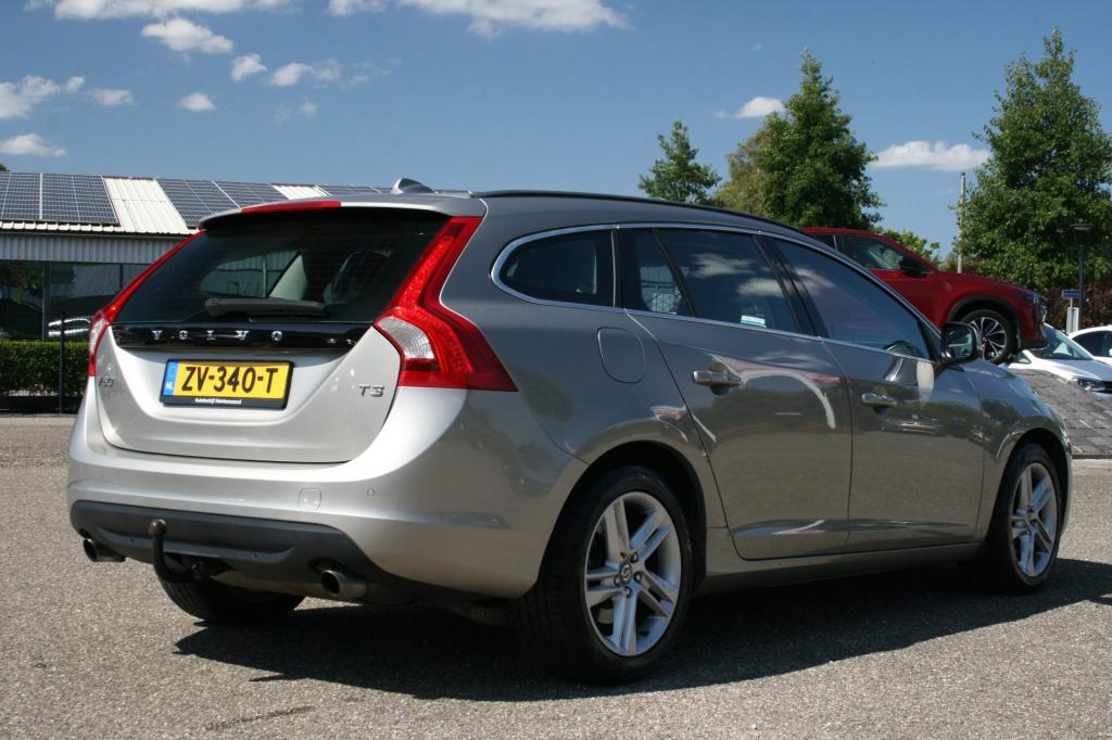 Volvo V60 1.6 t3 momentum / afn. trekhaak / cruise / pdc / stoelv.