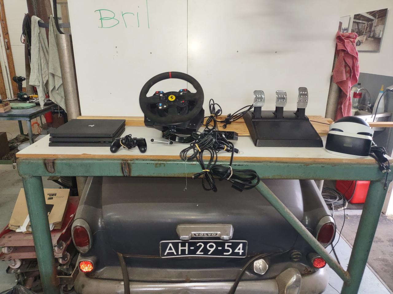 Playstation 4 pro, race stuur, pedalen, VR bril