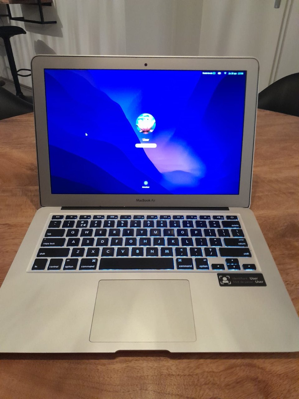 Apple MacBookAir 2015 | 13.3" | 1.6 GHz | 4 GB | 128 GB SSD | 9 m garantie