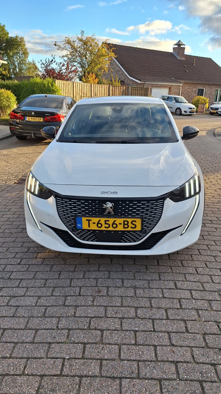 Peugeot e208 GT