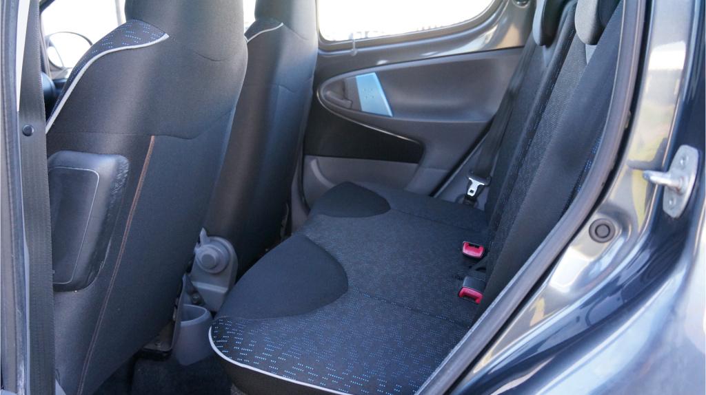 Peugeot 107 1.0-12v urban move rijklaar incl garantie