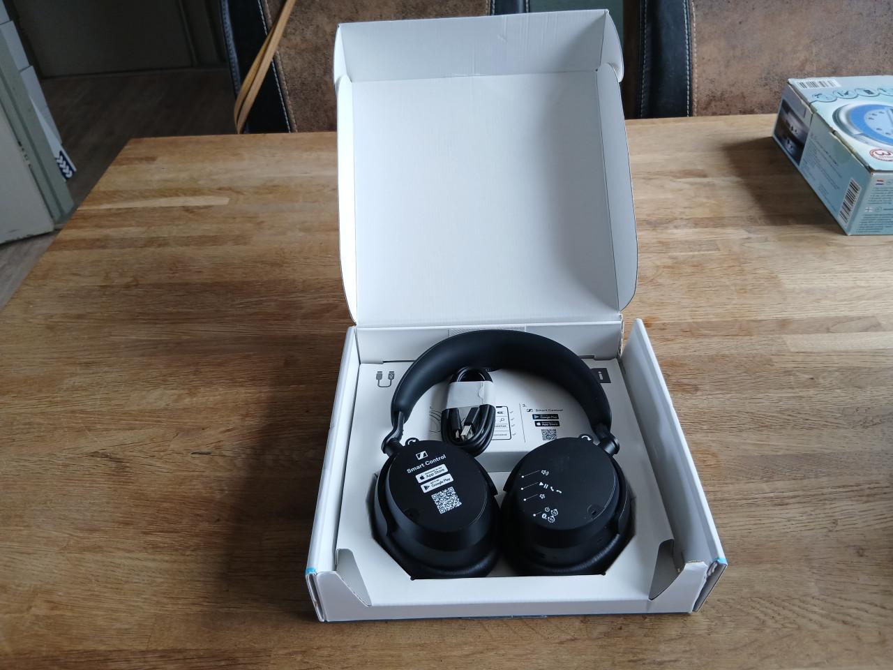 Sennheiser accentum wireless