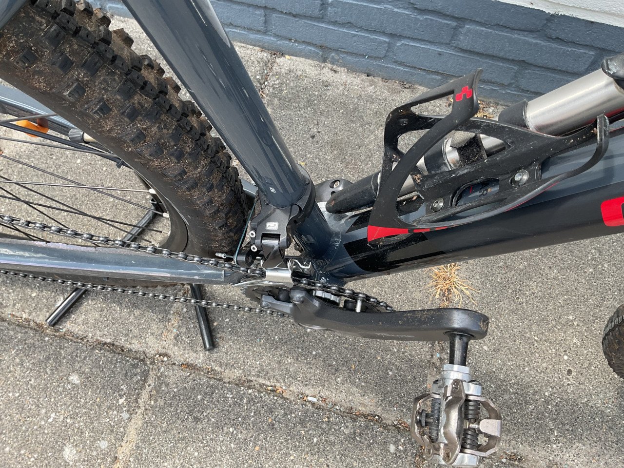 Te koop z.g.a.n.super mooie mountainbike 29er cube Attention,Kleur grijs’