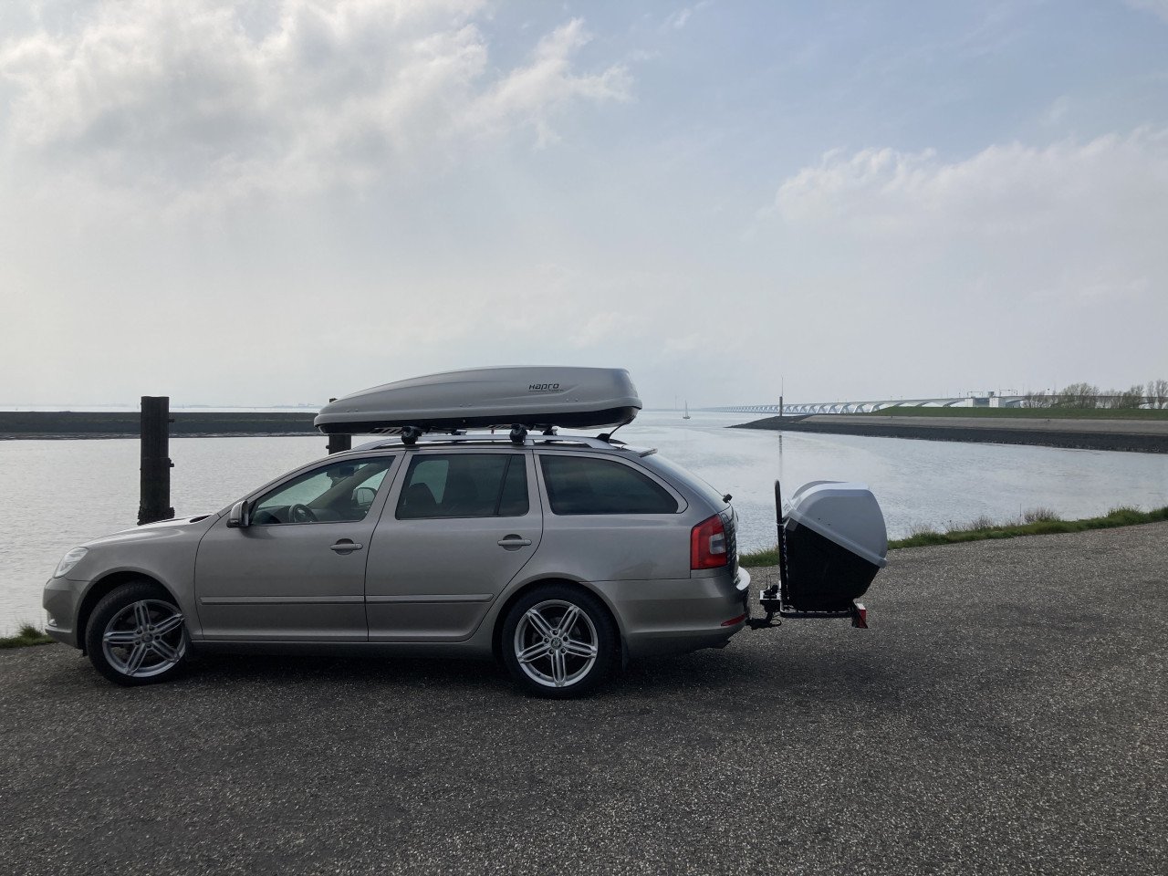 Trekhaakkoffer kantelbaar met basis Thule 420 liter te koop